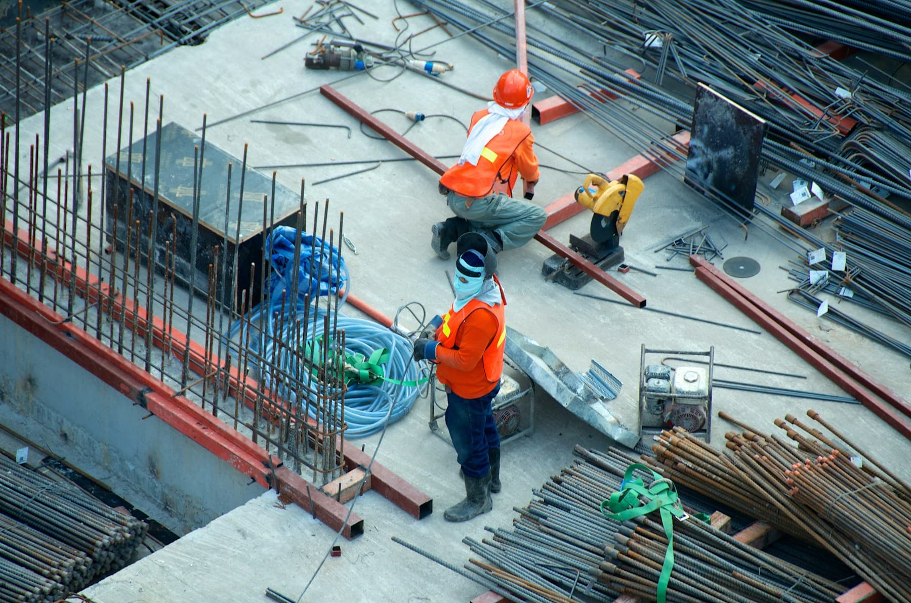 Construction crew working together on an active building site